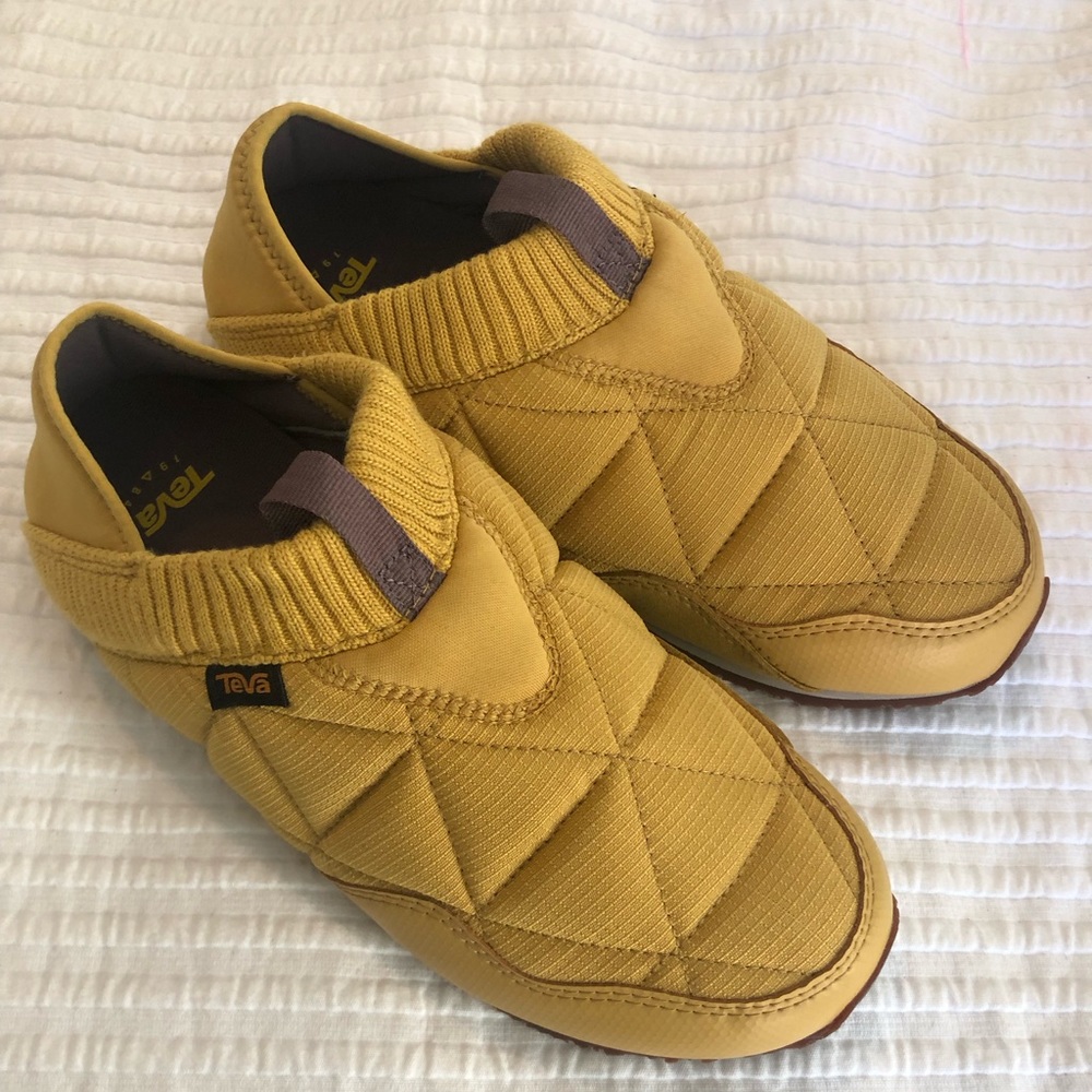 Teva ReEmber shoes, NWOT